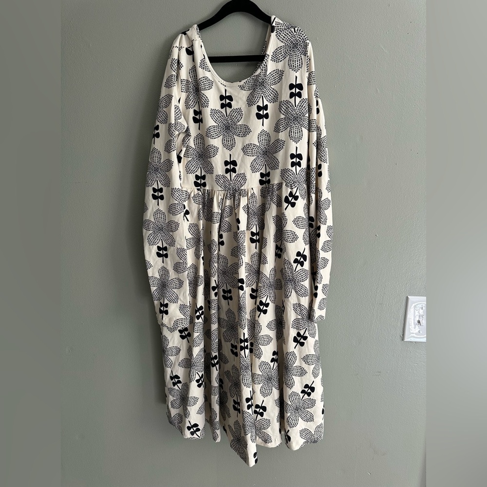 Hanna Andersson Cream and Black Patterned Dress with pockets  14/16